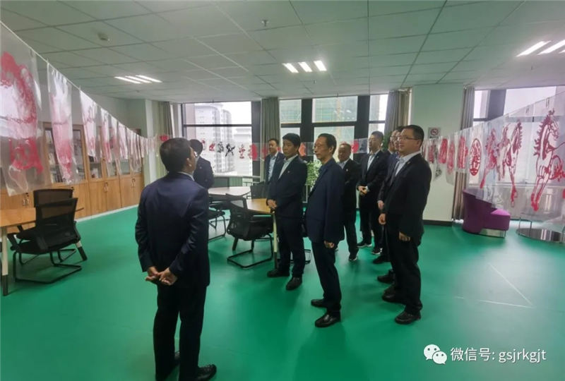 傳承經(jīng)典藝術(shù) 弘揚核心價值——金控定西擔保舉辦員工剪紙展覽活動